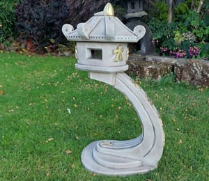 Borderstone Oriental Curved Lantern