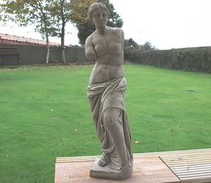 Borderstone Small Venus Statue