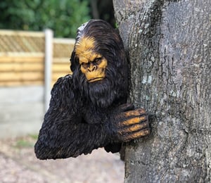 Design Toscano Bigfoot, the Bashful Yeti Tree Sculpture