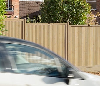 Noise reducing fence panels